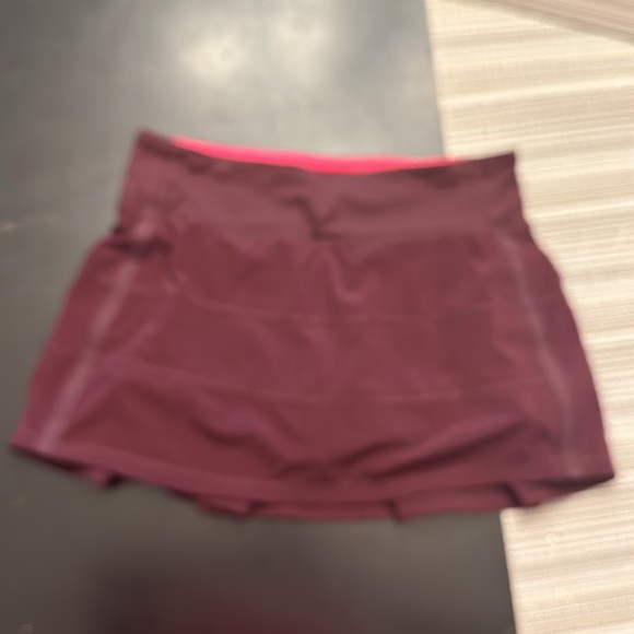 Lululemon skort size 4. EUC. Zipper back pocket. Beautiful maroon color - Picture 2 of 4